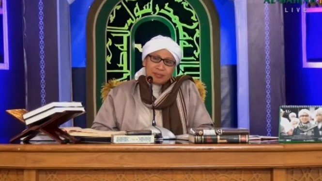 Buya Yahya Jelaskan Hukum Nonton Film Porno Bagi Suami Istri