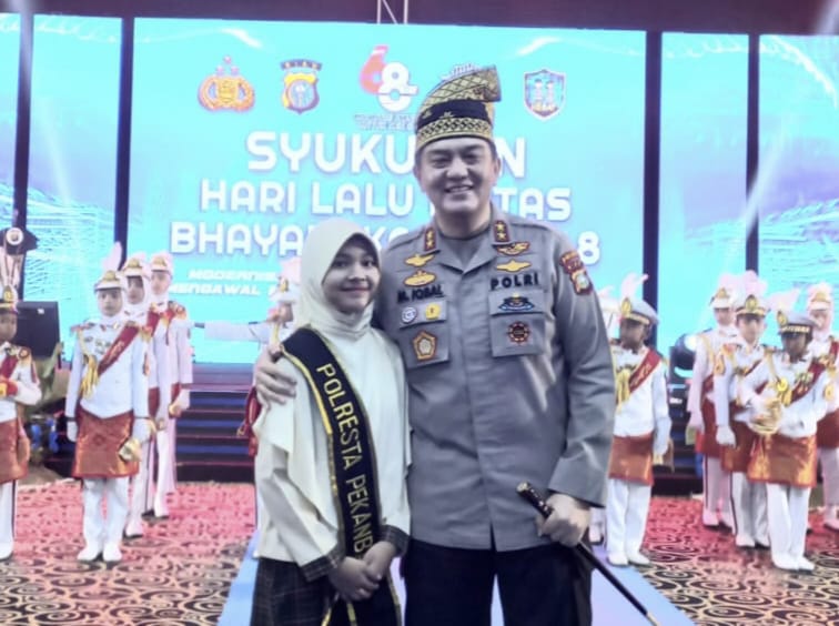 2 Pelajar Pekanbaru Raih Juara Lomba Puisi di Ajang Peringatan Hari Lalu Lintas Bhayangkara ke 68
