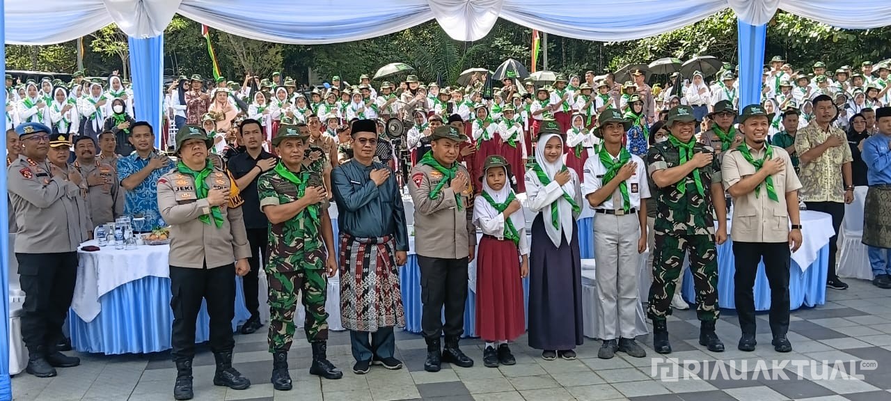 Hari Pohon Dunia 2025, Kapolda Riau Tanam 210 Pohon dan Tebar 2.100 Benih Ikan