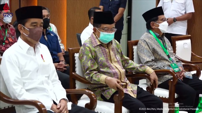 Menerka Pesan Politik di Balik Foto Jokowi Berjalan Bareng JK-Anies