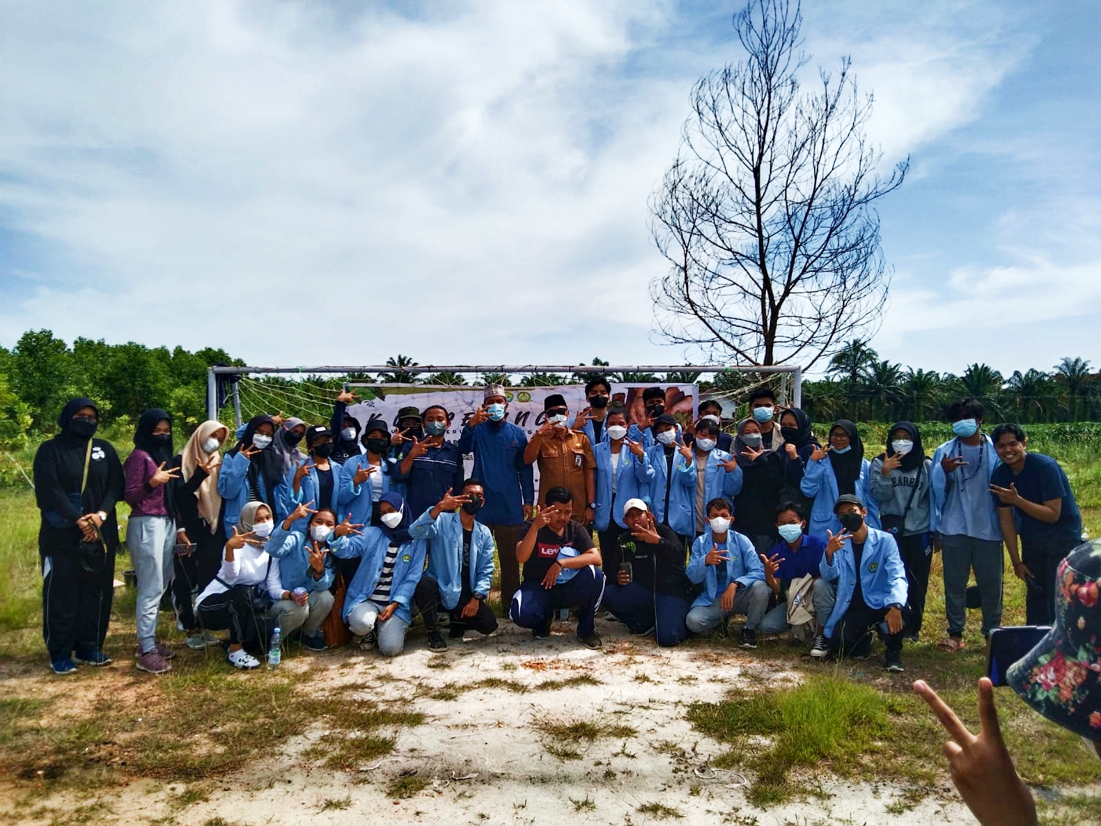 Gerakan Peduli Lingkungan, HIMAKOM FISIP Universita Riau Adakan Aksi Penanaman 300 Bibit Pohon