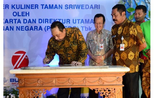 BTN meresmikan 60 shelter PKL & salurkan dana kemitraan Rp 500 juta