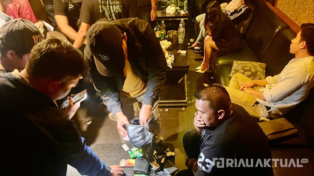 Sidak Dinihari DPRD Pekanbaru Bongkar Karaoke Ilegal, Narkoba, dan Dugaan Pajak Fiktif