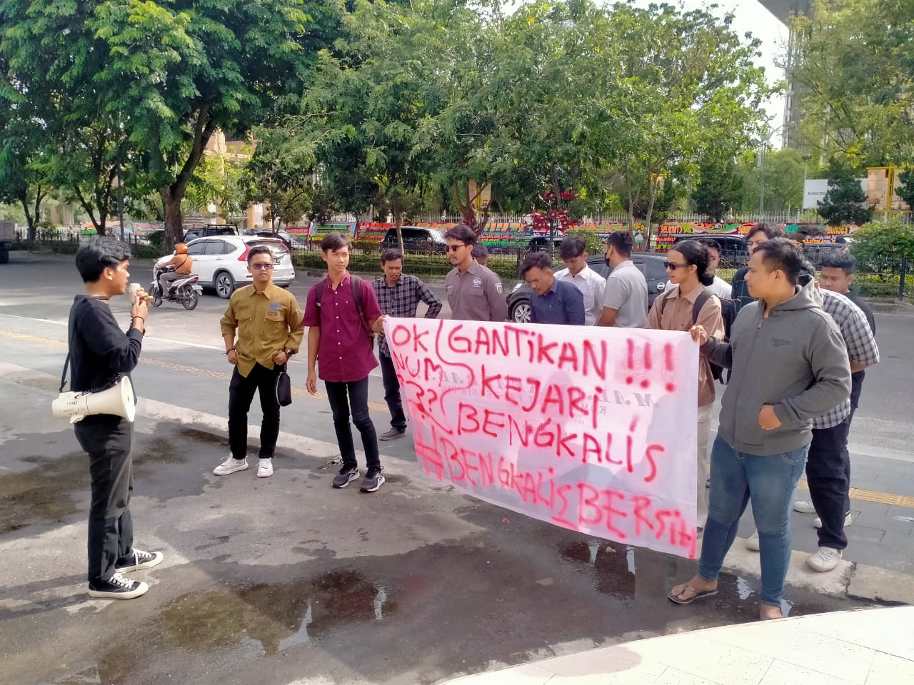 Aliansi Mahasiswa dan Pemuda Bengkalis Minta Kajari Bengkalis Zainur Arifin Syah Dicopot
