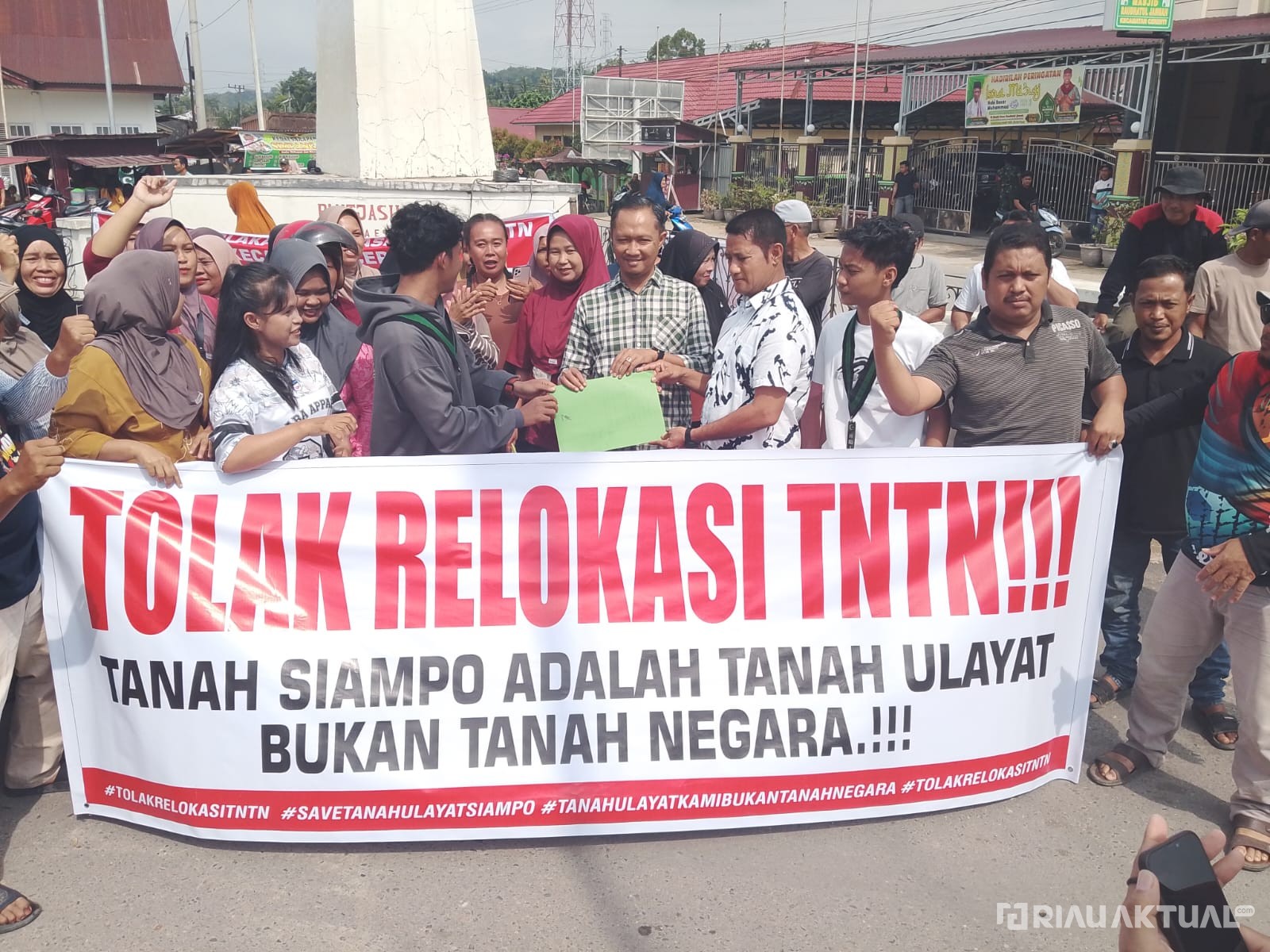 Penolakan Relokasi Warga TNTN ke Kuansing, Ini Kata Bupati Suhardiman