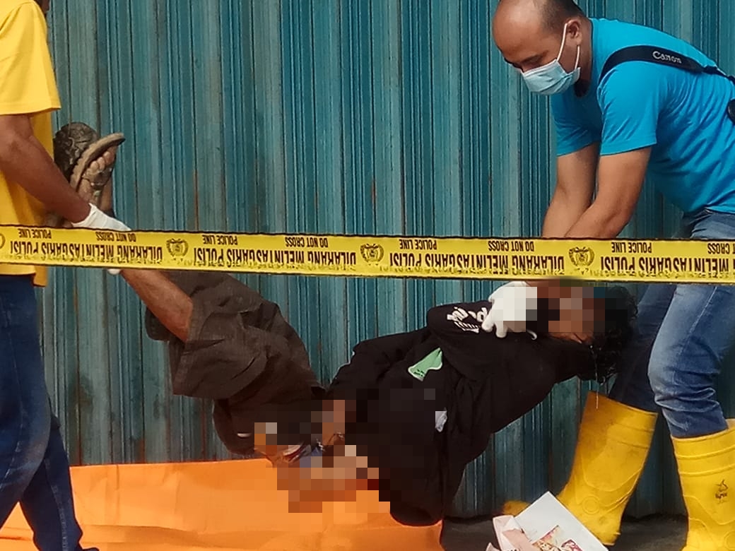 Mayat Tanpa Identitas Tergeletak Didepan Ruko SM Amin Pekanbaru
