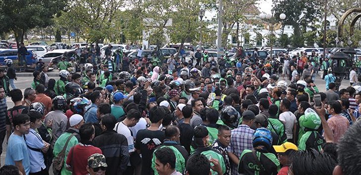 Sopir Angkot Keroyok Penumpang, Eh Ternyata Polisi