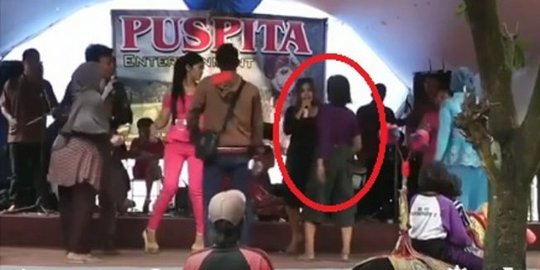 Kondisi Panggung Berubah Menegangkan Saat Sosok Ini Ikut Joget