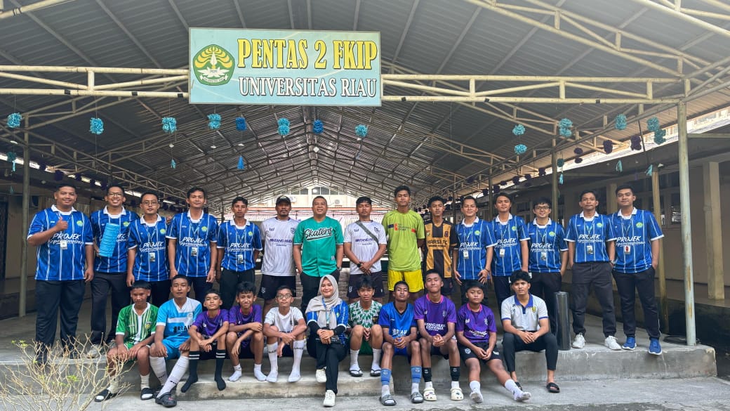 Mahasiswa PPG Universitas Riau Sosialisasikan Teknik Pemulihan Atlet untuk SSB Bima Nusa U17