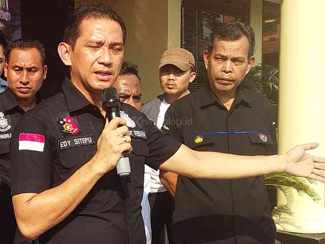 Mobil Curian Terpasang GPS, Ditemukan Tergeletak di Samping Kuburan