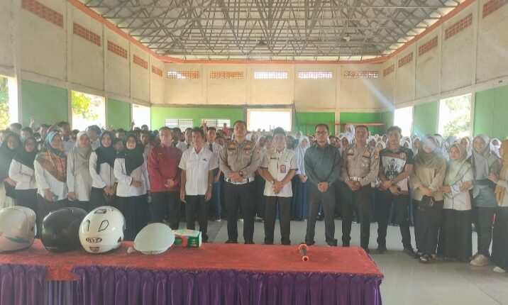 Police Goes To School: Edukasi Tertib Berlalulintas dan Pilkada Damai