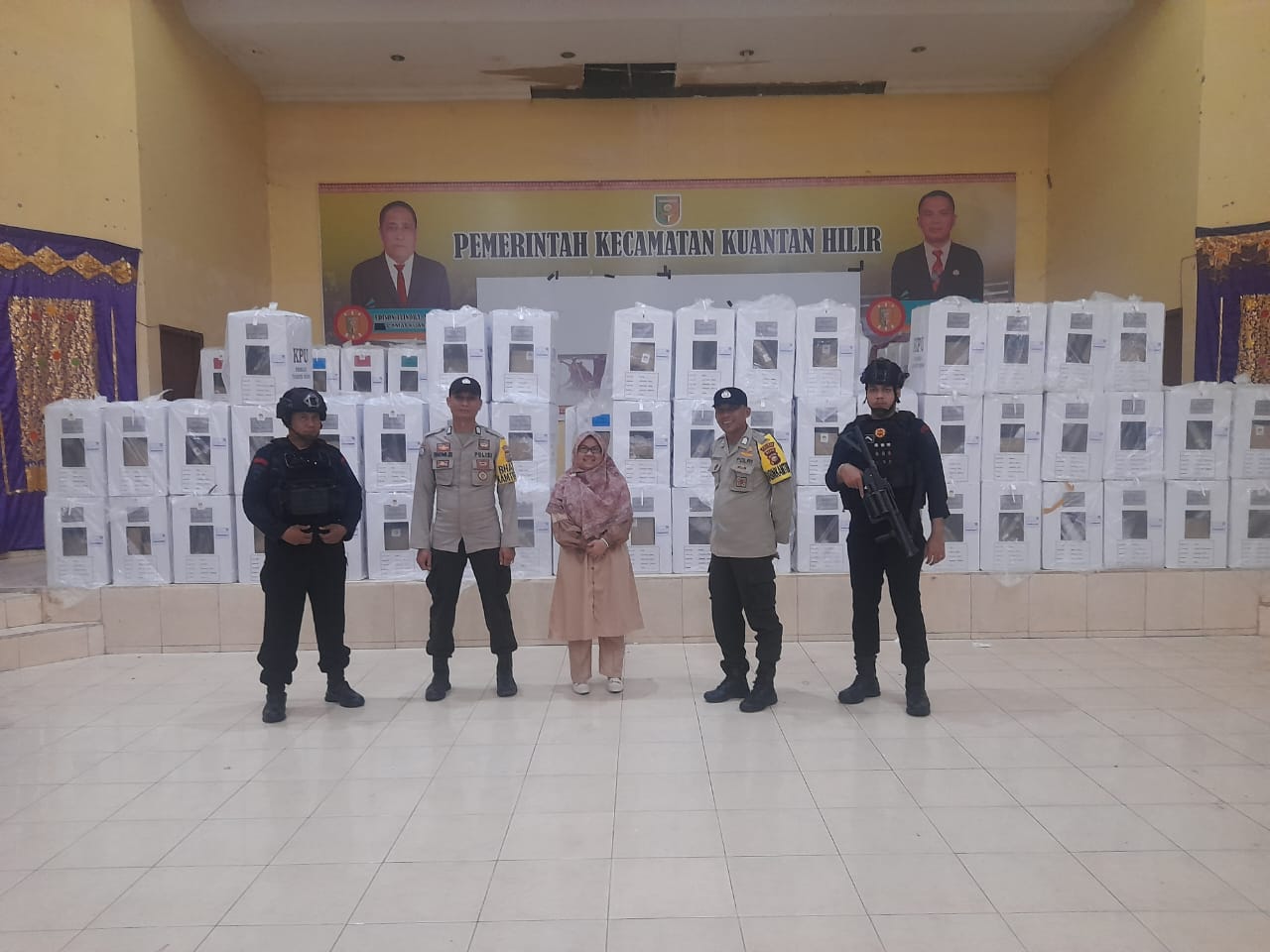 Polsek Kuantan Hilir Pastikan Keamanan Gudang Logistik PPK Kecamatan Kuantan Hilir Pasca Pemilu 2024