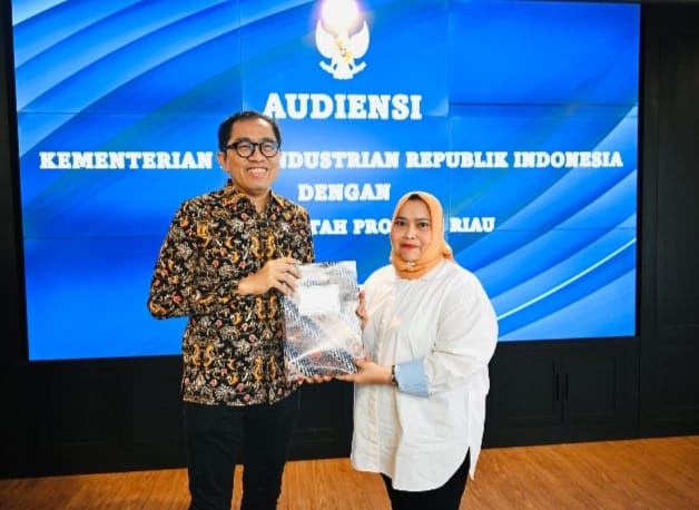 Bupati Kasmarni Minta Dukungan Kemenperin Kembangkan Kawasan Industri Buruk Bakul