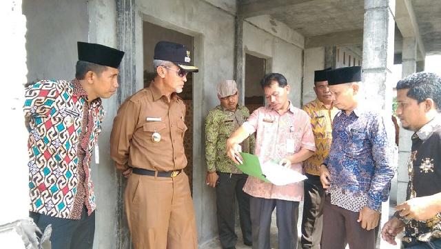 Wabup Monitoring Proyek Pembangunan Infrastruktur di Kecamatan Tasik Putri Puyu