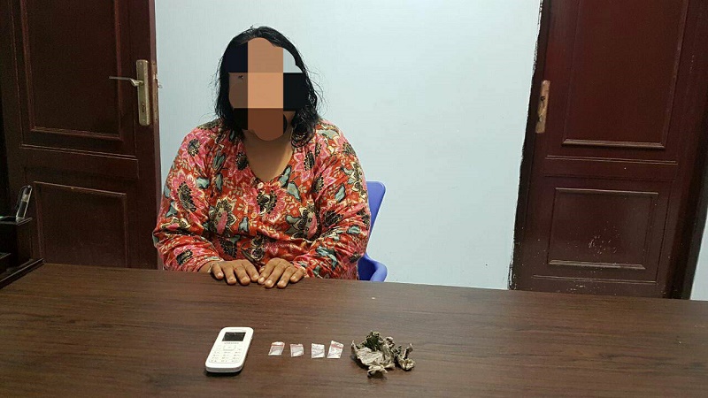 IRT di Siak ini Edarkan Sabu, Pas Ditangkap Barang Bukti Dimasukkan ke Mulut