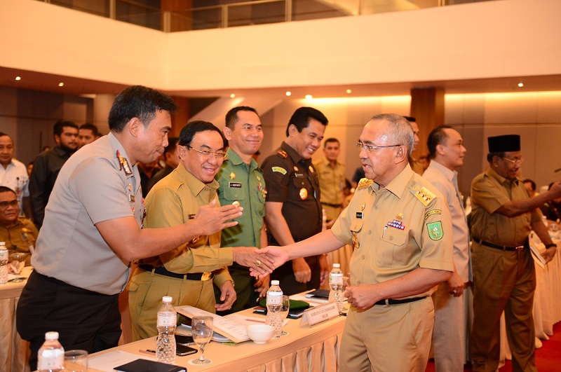 Rakor Gubernur Riau dengan Bupati dan Wali Kota, Hanya Empat Kepala Daerah yang Hadiri
