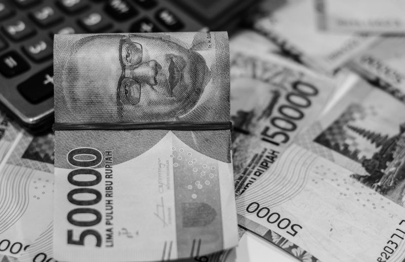 Rupiah Melemah Dekati Rp13.600/USD