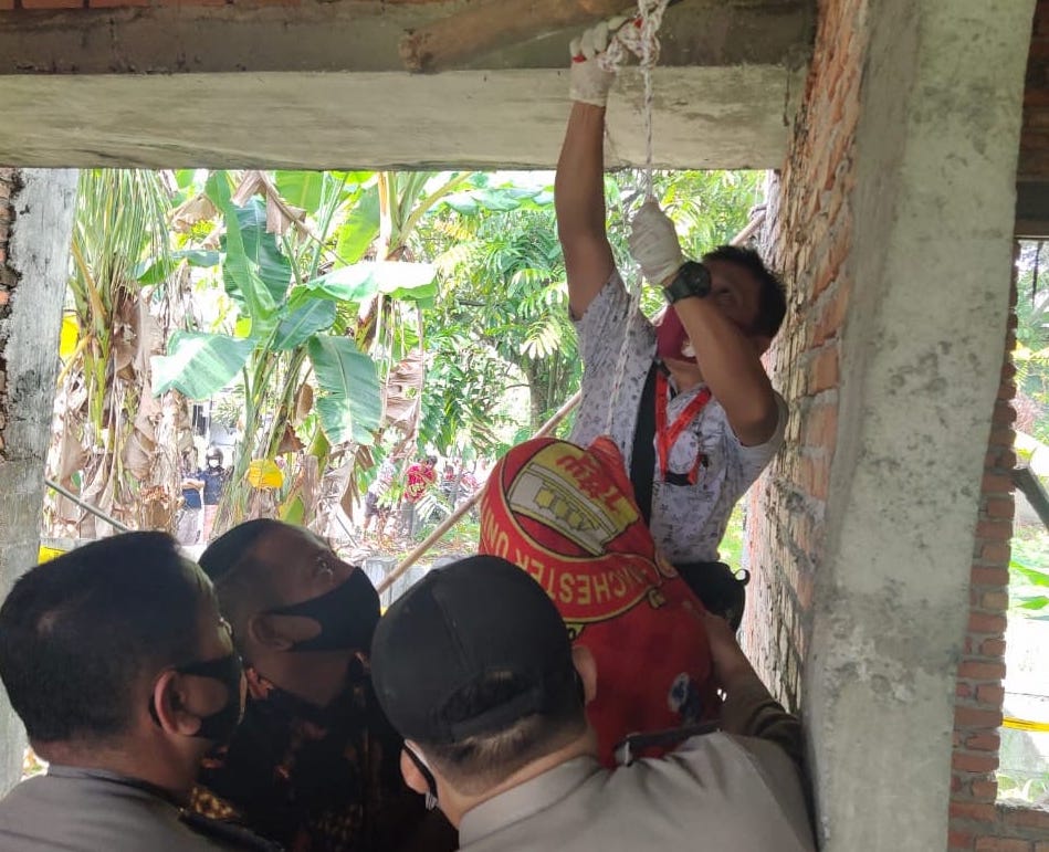 Sesosok Mayat Ditemukan Tergantung Dirumah Kosong di Panam