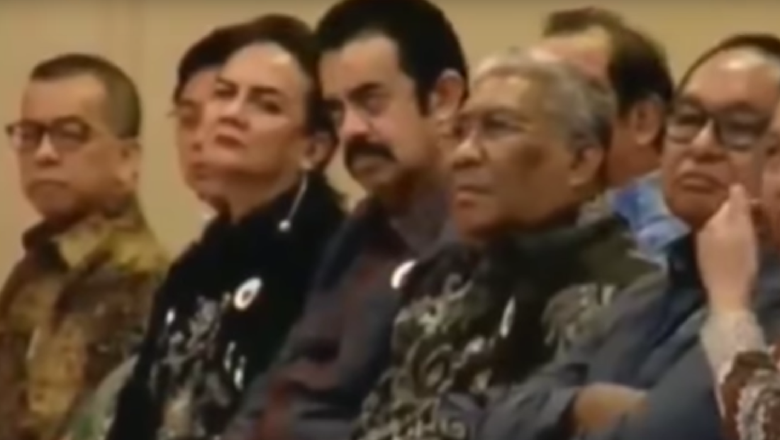 Heboh !  Riza Chalid Hadiri Kuliah Jokowi