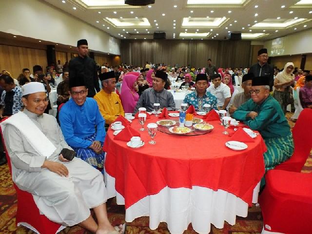 Ribuan Masyarakat Meranti di Pekanbaru Halal Bi Halal Bersama Bupati