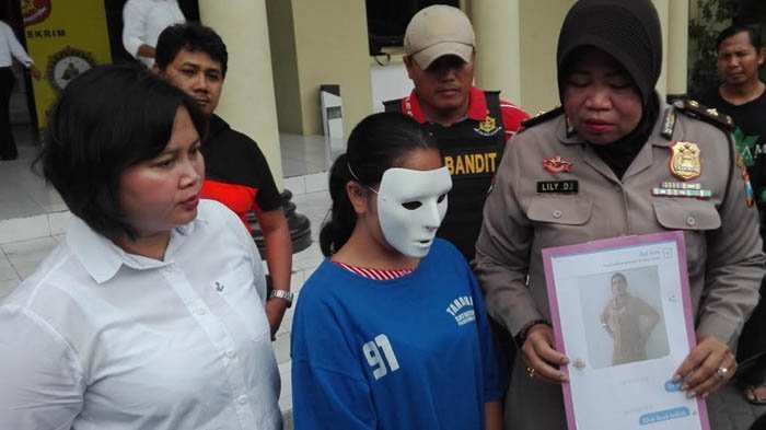 Waah, Cewek Ini Awalnya 'Jual' Temannya, Akhirnya Ikut Layani Tamu di Ranjang