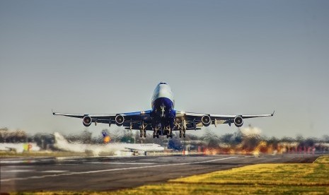 Mengapa Meja Pesawat Harus Dilipat Saat Lepas Landas?