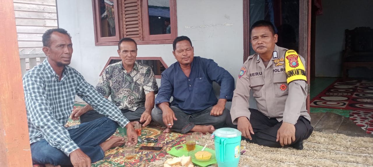 Bripka Heru Sambangi Warga Kelurahan Khairiah dan Sosialisasikan Pemilu Damai 2024