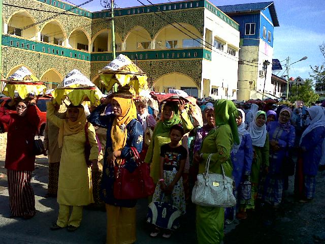 Warga Pekanbaru Tumpah Ruah Di Petang Megang