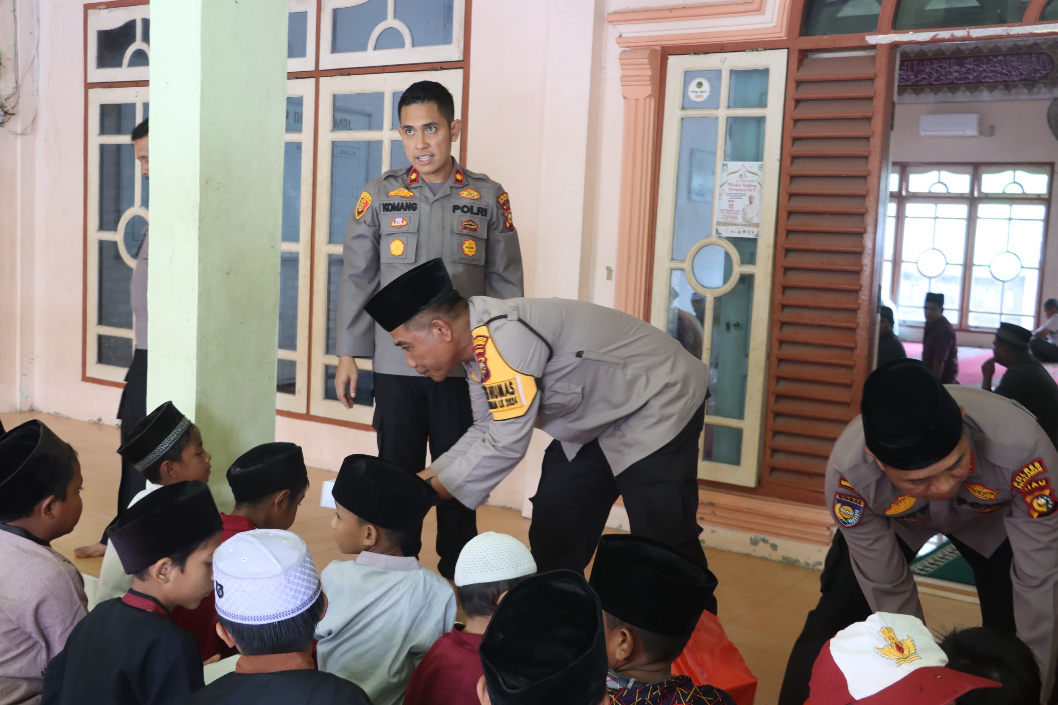 Kompol Komang Sambangi Warga Jaga Kamtibmas Jelang Pilkada