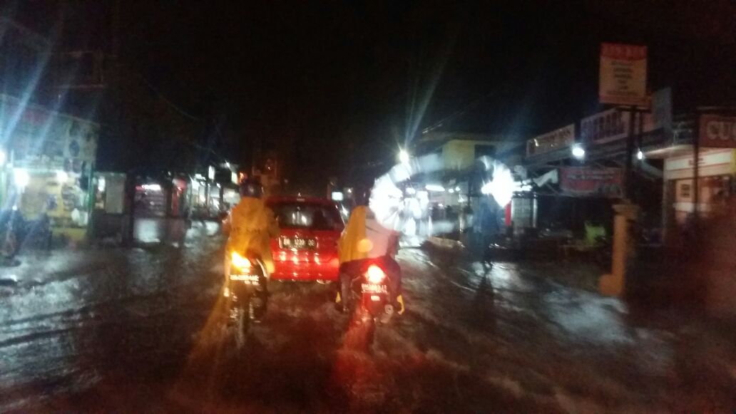 Malam Tahun Baru, Pekanbaru Diguyur Hujan Sedang Hingga Lebat