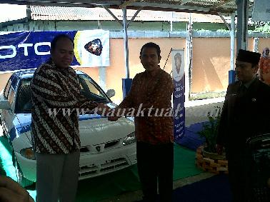 SMK Telkom Pekanbaru Dapat Bantuan 1 Unit Mobil