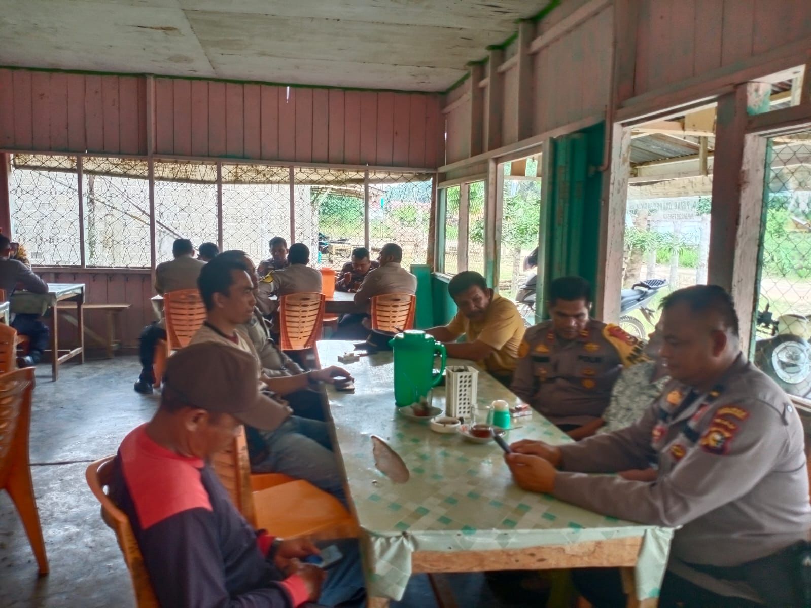 Polsek Kelayang Edukasi Pemilu Damai Bersama Tokoh Adat Talang Mamak