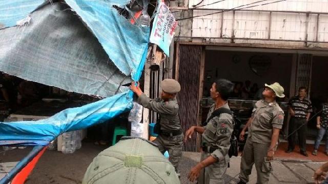 Kembali Beroperasi, Satpol PP Tertibkan PKL Pasar Pagi Arengka