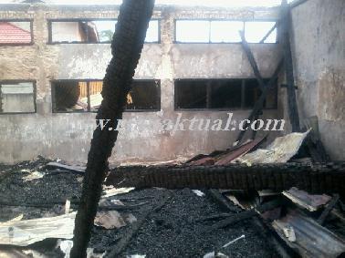 Kebakaran SMAN 10 Pekanbaru, Selain Menghanguskan 4 RKB, 2 Kantin Pun Ikut Terbakar