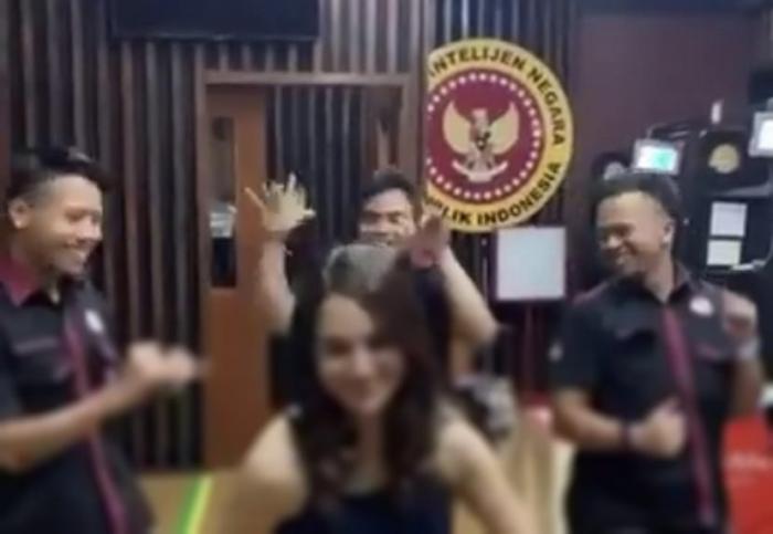 Viral Goyang TikTok Hana Hanifah, BIN: Itu Bukan di Kantor Kami