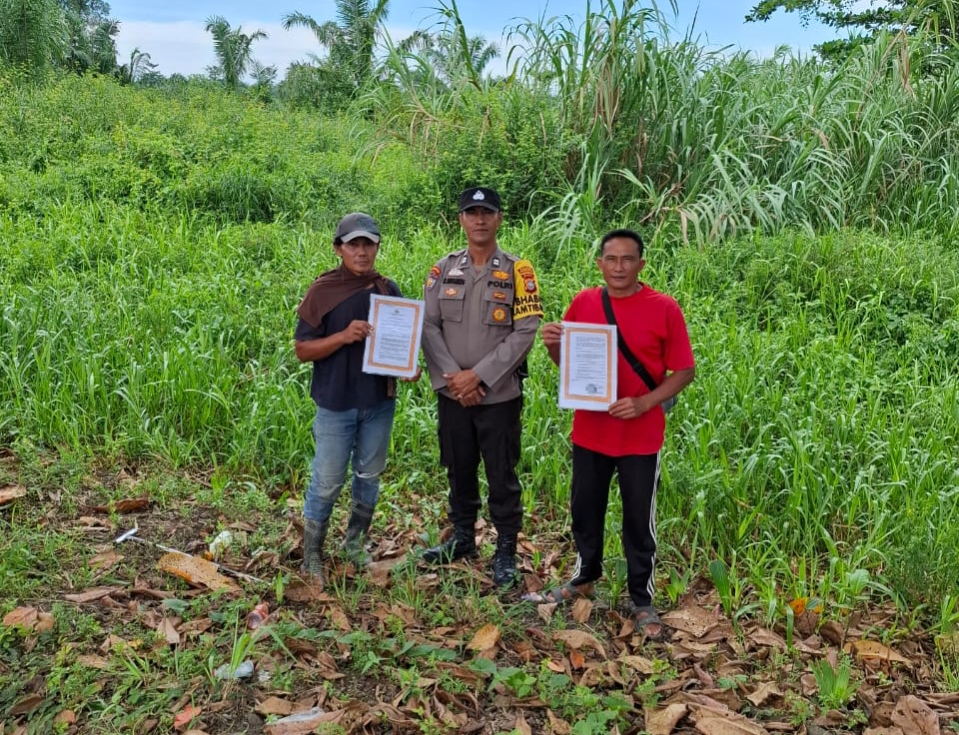 Cegah Karhutla, Bhabinkamtibmas Sosialisasi Larangan Bakar Lahan di Bangko Pusako