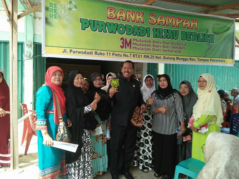 Keren, Masyarakat Purwodadi Pekanbaru Ciptakan Program Menabung Sampah
