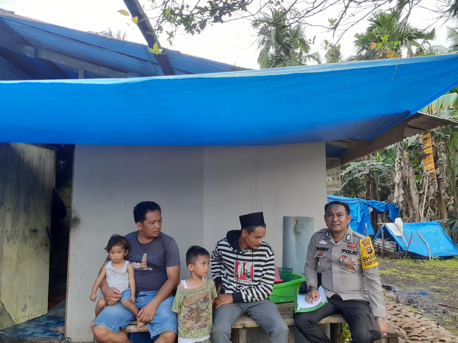 Polsek Teluk Belengkong Sasar Warga Desa Gembaran di Inhil Sampaikan Pemilu Damai