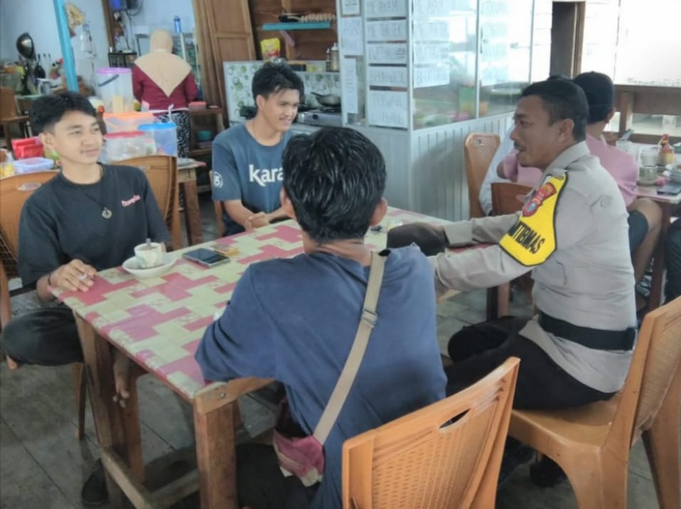 Polsek Tanah Merah Sosialisasikan Pilkada Damai Bersama Warga Desa Sungai Laut