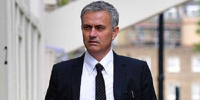 Ferdinand: Mourinho harus bekerja keras di MU