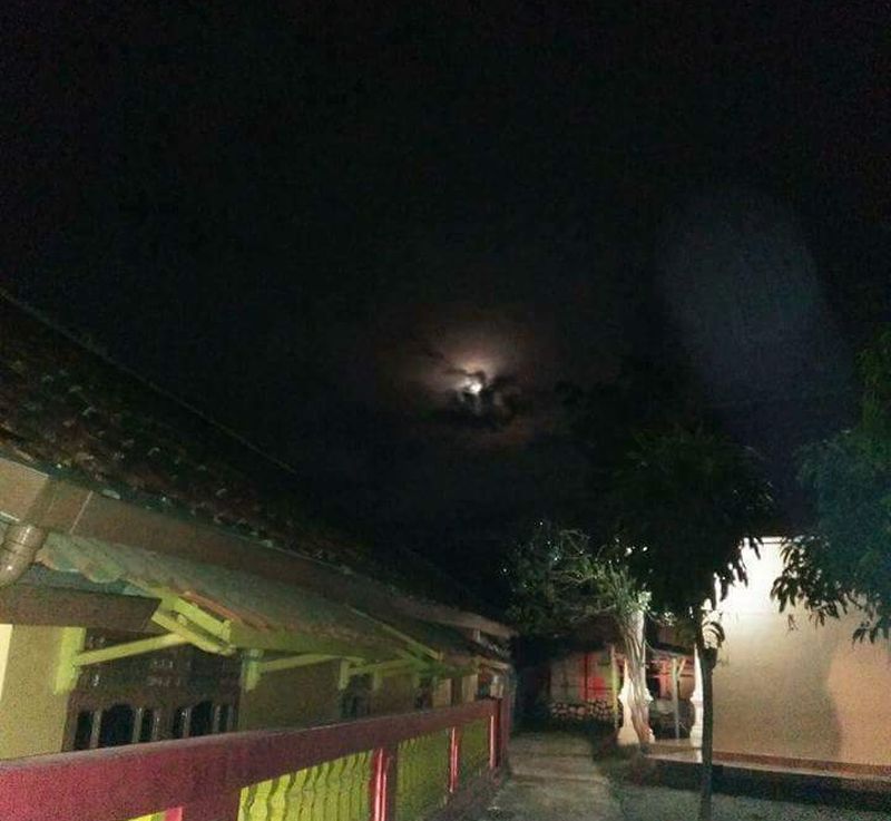 Subhanallah.. Awan Membentuk Lafadz Allah Hebohkan Warga Purwakarta