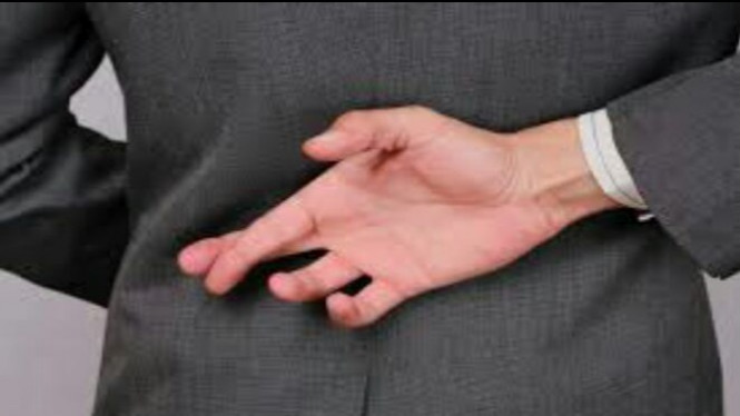 Tujuh Perilaku yang Menandakan Pasangan Anda Berbohong