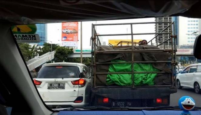 Viral Mobilio vs Truk Rebutan Masuk Tol, Sampai Lecet-lecet
