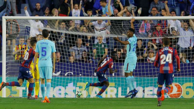 Boateng dan Coutinho Hattrick, Levante Tekuk Barcelona