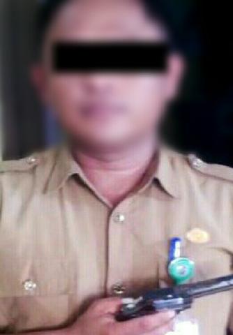 Ancam Warga Pakai Senpi Bohongan, Oknum PNS Kampar Ditangkap Polisi