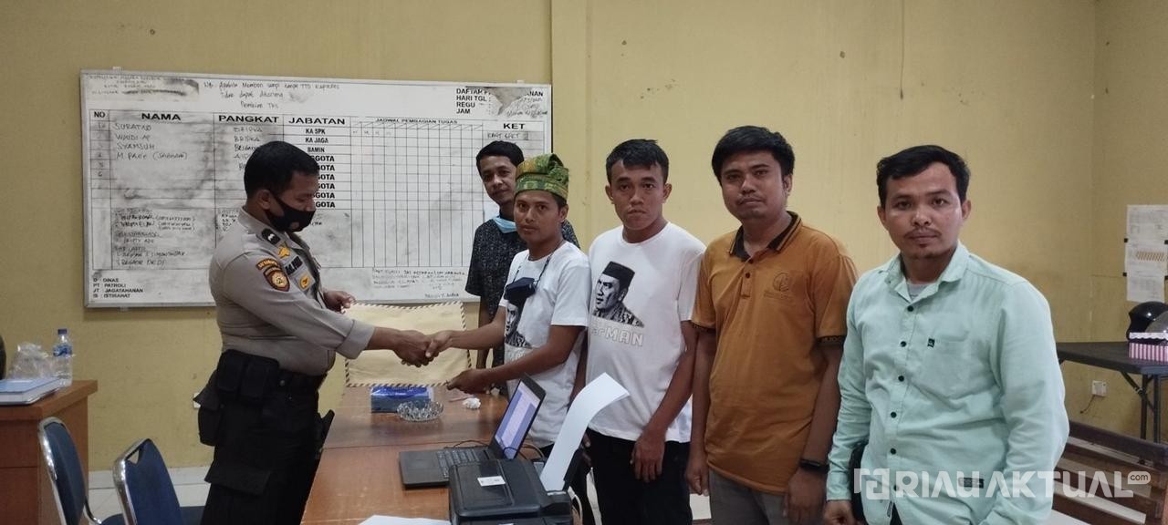 Spanduk Suparman 'Maling Uang Negara' Berujung ke Polisi