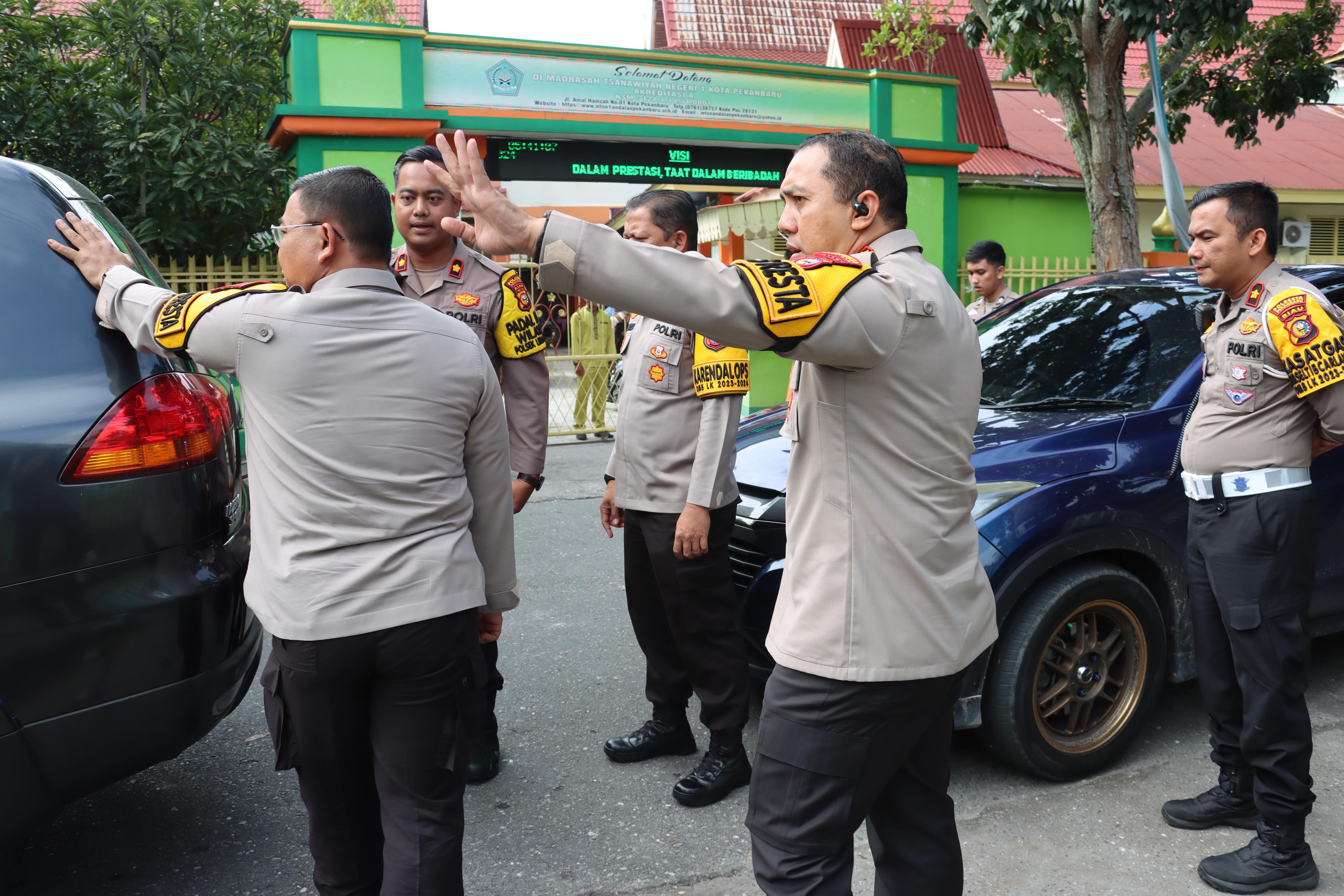 Kapolresta dan Wakapolresta Pekanbaru Cek TPS Yang Akan Dikunjungi Forkopimda Riau