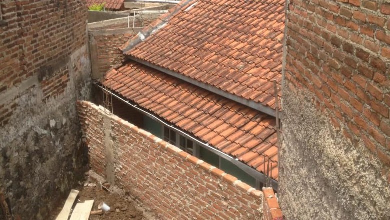 Camat Minta Tetangga Bongkar Tembok yang Blokade Rumah Eko