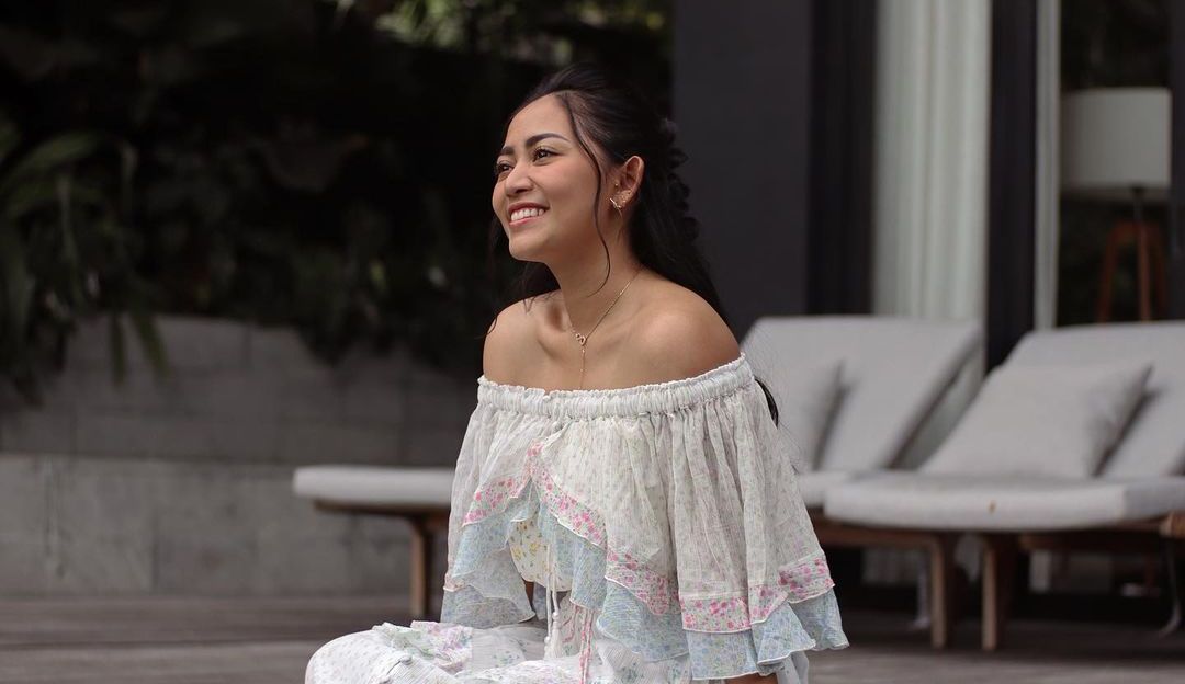 Potret Rachel Vennya Pakai Crop Top di Pantai, Netizen: Janda Premium!