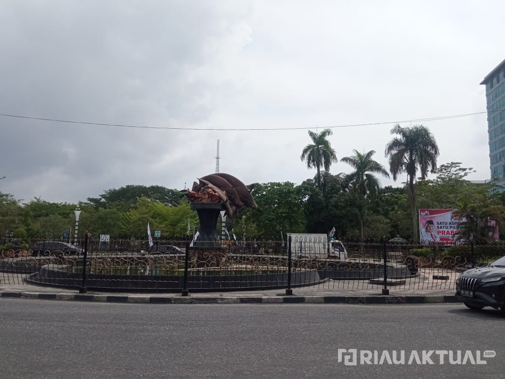 Ikon Pekanbaru Tugu Selais Tiga Sepadan Patah